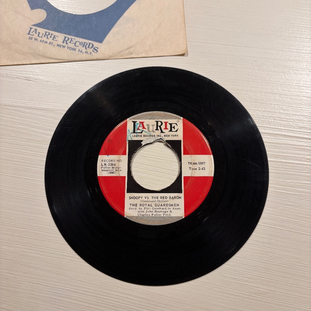 Set of 2 records - Snoopy vs Red Baron